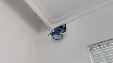 Nếu hệ thống đang có sẵn thì nên mua đầu ghi hình cũng hãng camera