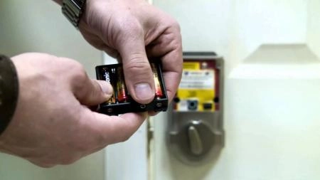 Cách thay pin khóa vân tay, khóa thông minh - 6046