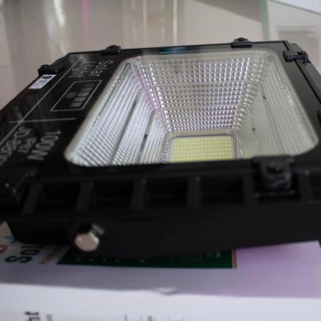 Ảnh sản phẩm Đèn năng lượng mặt trời 100w JD 8800L - chính hãng - bảo hành 2 năm - hình 6