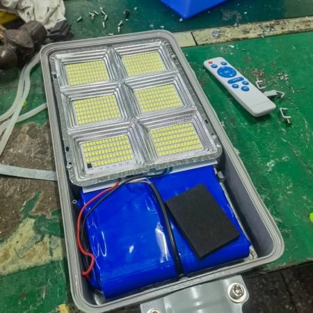 JD 6300 NEWS đèn năng lượng mặt trời 300w, đèn đường chính hãng JINDIAN (JD) - 3144