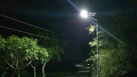 JD 6300 NEWS đèn năng lượng mặt trời 300w, đèn đường chính hãng JINDIAN (JD) - 3145