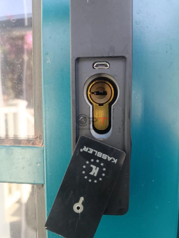 Cách xử lý khóa thông minh, vân tay khi hết pin - 5410