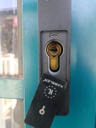Cách xử lý khóa thông minh, vân tay khi hết pin - 5410