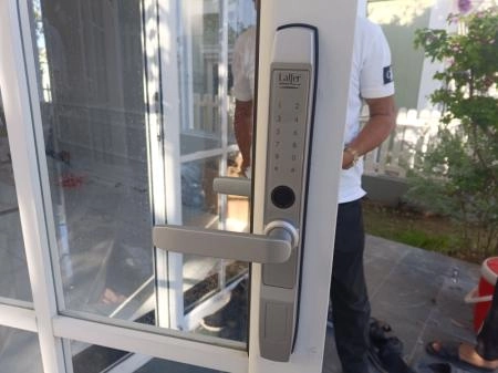 Pin trên khóa vân tay bao lâu mới hết - 5952