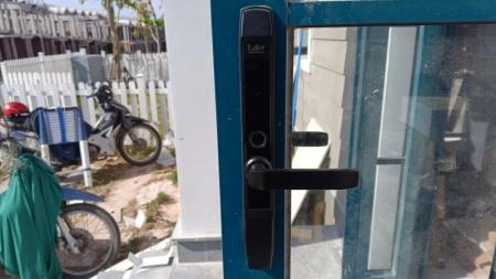 Giá khóa vân tay khoản bao nhiêu tiền - 6108