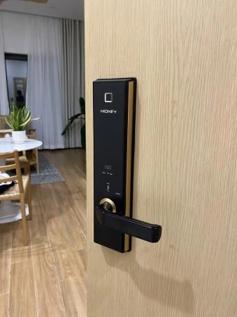 Khóa vân tay có thể sử dụng ngoài trời mưa nắng được không? - 6103