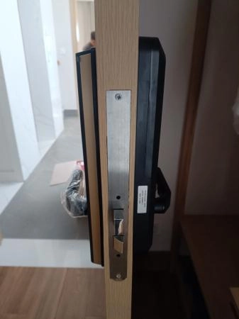 Khóa vân tay có thể sử dụng ngoài trời mưa nắng được không? - 6104