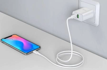 Có thể sử dụng củ sạc điện thoại thay thế tạm thời