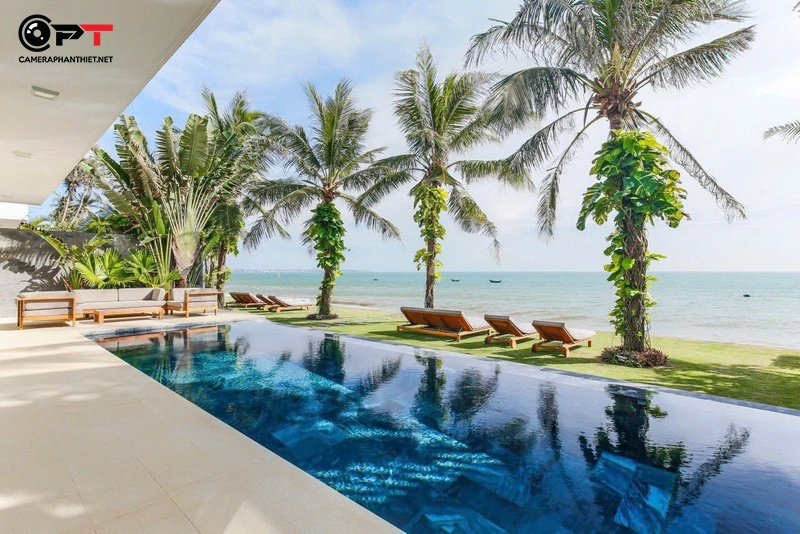 Nhà gần biển có nên lắp điện mặt trời không